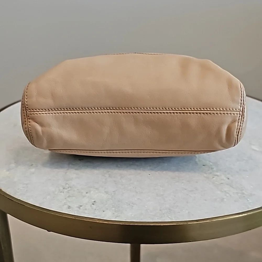👑AUTHENTIC RARE👑 Vintage CHANEL CC Beige Lambskin Shoulder Tote - Picture 10 of 15